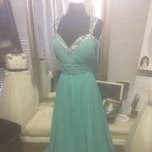 Tiffany Designs Dresses - Green Chiffon Formal Tiffany Designs Dresses - Green Chiffon Formal